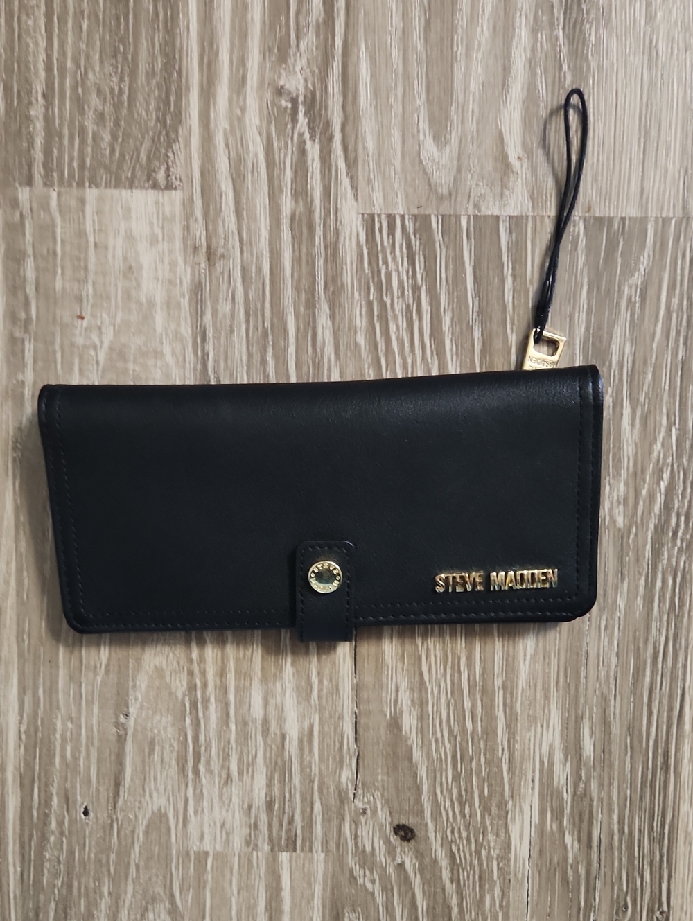 Steve Madden Black Wristlet Wallet with Gold Logo And Hardware NWOT